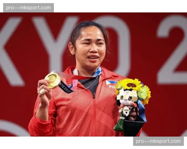 菲律宾本土英雄迪亚兹冲击新重量，试举失败后向观众致意